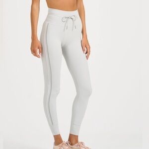 NEW vuori daily legging in mineral with side stripe